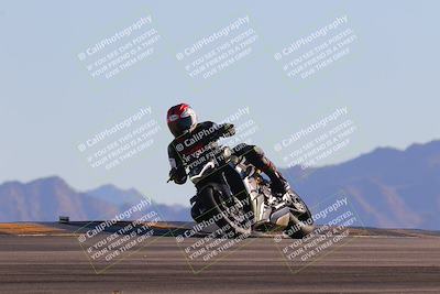 media/Nov-06-2023-Moto Forza (Mon) [[ce023d0744]]/3-Intermediate Group/Session 5 (Turn 9)/